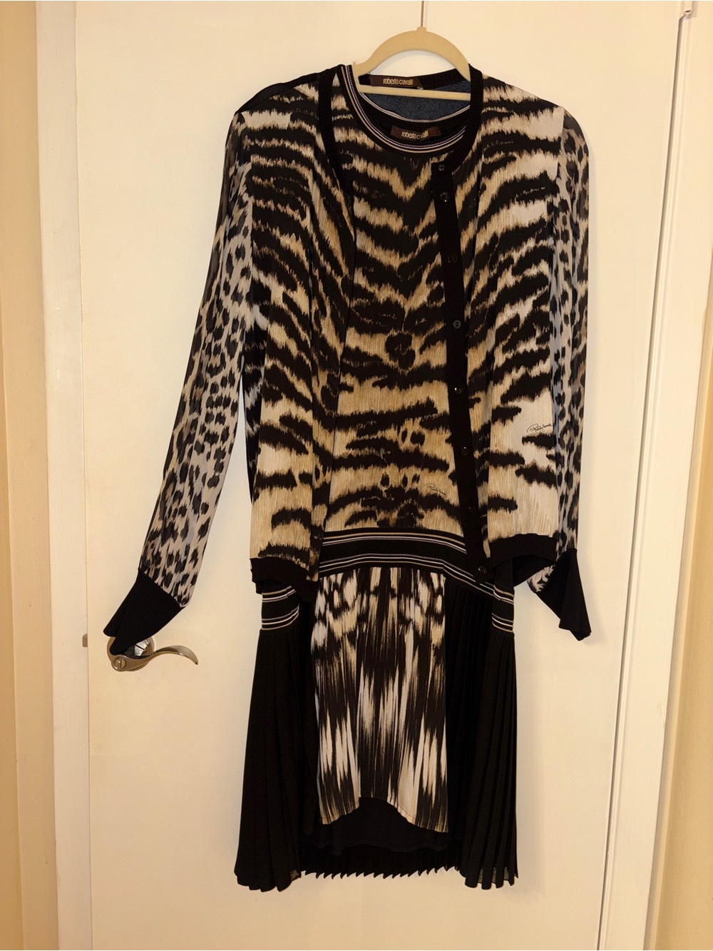 Roberto Cavalli Black & Cream Patterned Dress and Cardigan - Picture 6 of 12